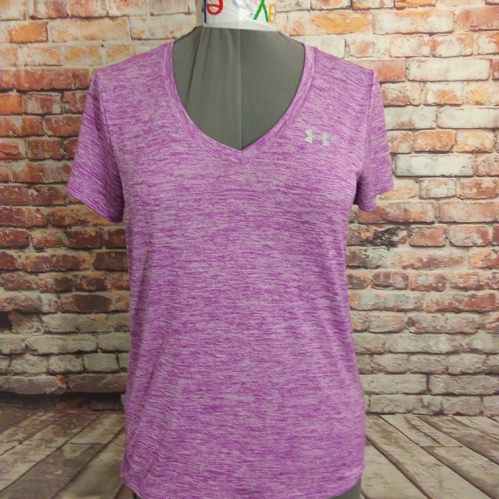 Women's underarmour t-shirt size medium